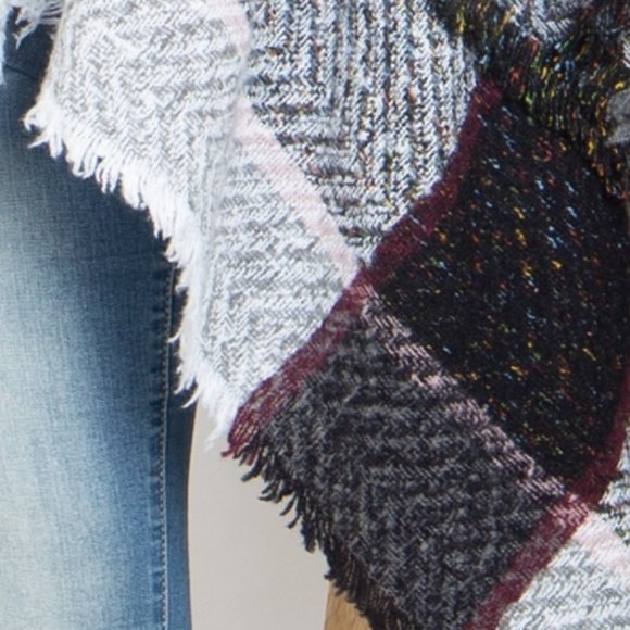 Effortless Style: Embrace the Boldness of our Colorblock Stripe Poncho - Picture 6 of 9